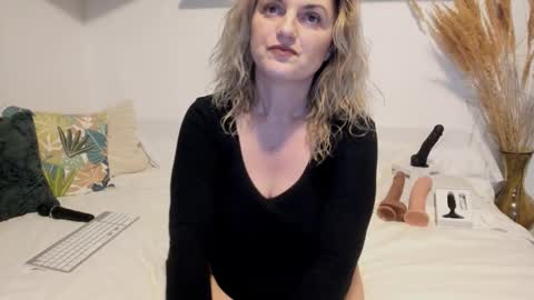 Snapshot of jadore_able82 chatting on 02-20-26, 02:41 elena online show from 02-20-26, 02:41