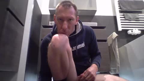 Snapshot of jak_81 chatting on 12-11-24, 07:09 jak_81 online show from 12-11-24, 07:09