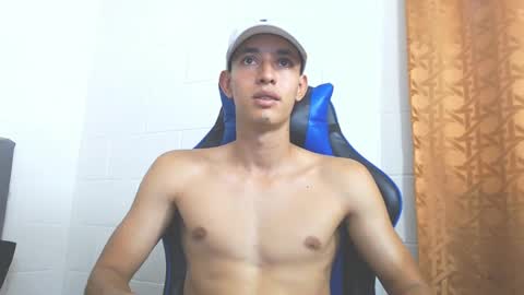 Hi guys im new 3 online show from 03-11-25, 08:42