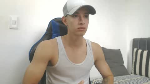 Hi guys im new 3 online show from 04-22-26, 06:09