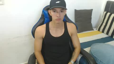 Hi guys im new 3 online show from 06-11-26, 04:16