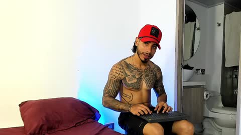 Snapshot of jakee_brown chatting on 02-05-25, 04:16 Santiago online show from 02-05-25, 04:16