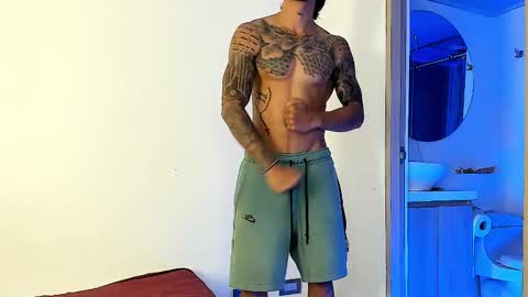 Snapshot of jakee_brown chatting on 02-14-25, 07:07 Santiago online show from 02-14-25, 07:07