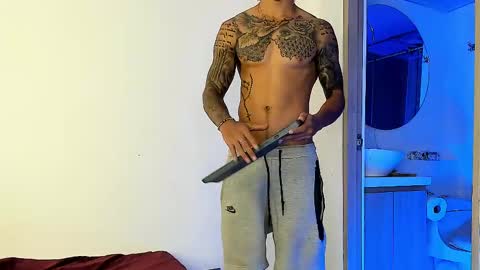 Snapshot of jakee_brown chatting on 02-17-25, 12:21 Santiago online show from 02-17-25, 12:21