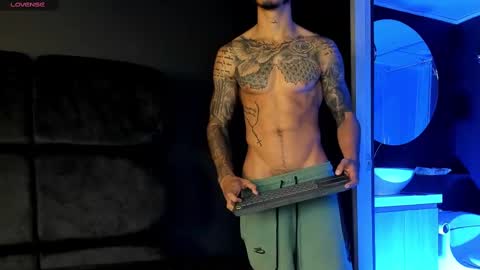 Snapshot of jakee_brown chatting on 03-07-25, 08:23 Santiago online show from 03-07-25, 08:23