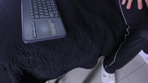 Snapshot of james_06_ chatting on 04-08-26, 11:21 james_06_ online show from 04-08-26, 11:21