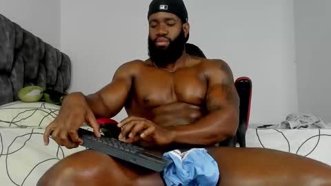 Snapshot of james_bbcmuscle chatting on 09-30-25, 01:05 James BBC online show from 09-30-25, 01:05