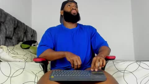 Snapshot of james_bbcmuscle chatting on 10-10-25, 12:59 James BBC online show from 10-10-25, 12:59