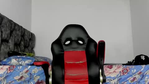 Snapshot of james_bbcmuscle chatting on 10-20-25, 12:38 James BBC online show from 10-20-25, 12:38