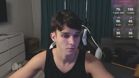 Snapshot of james_friends chatting on 11-06-25, 11:26 James online show from 11-06-25, 11:26