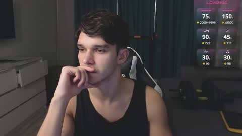 Snapshot of james_friends chatting on 11-08-25, 11:03 James online show from 11-08-25, 11:03