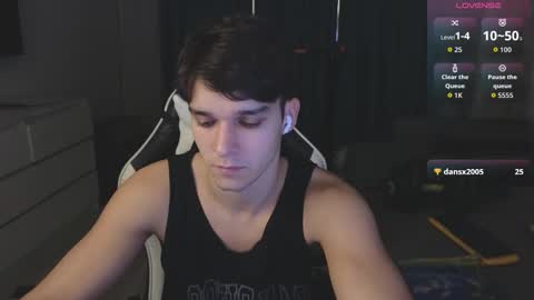 Snapshot of james_friends chatting on 11-09-25, 09:46 James online show from 11-09-25, 09:46