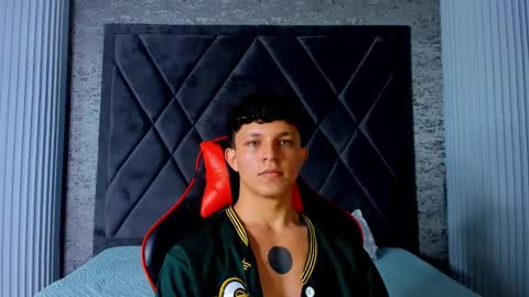 jamesgolden_ online show from 03-10-25, 09:32