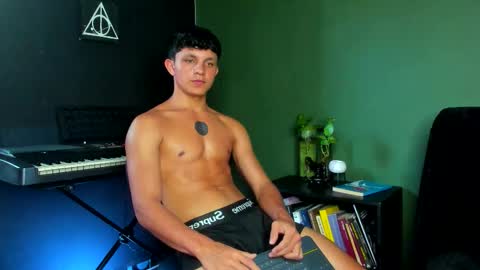 jamesgolden_ online show from 09-22-25, 08:44