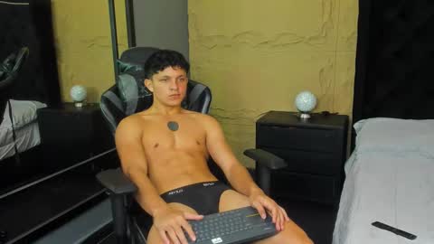 jamesgolden_ online show from 12-04-25, 02:26