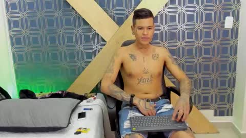 Snapshot of jamesinked_ chatting on 12-31-24, 04:35 Jamesinked  online show from 12-31-24, 04:35