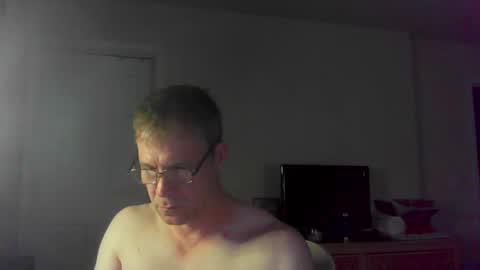 Snapshot of jamesjewels chatting on 06-01-26, 02:35 jamesjewels online show from 06-01-26, 02:35
