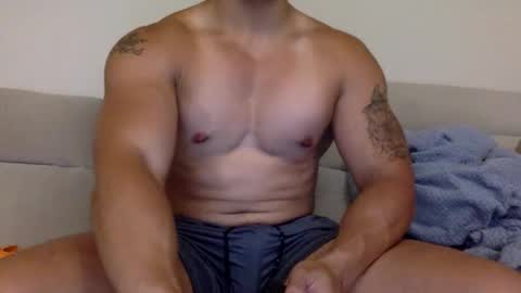 Snapshot of jamesmo820913 chatting on 10-12-25, 01:43 jamesmo820913 online show from 10-12-25, 01:43