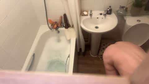 Snapshot of jamie8422 chatting on 10-28-25, 10:01 jamie8422 online show from 10-28-25, 10:01