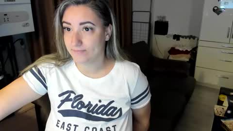 Snapshot of jamielane chatting on 11-24-25, 08:19 jamielanecb online show from 11-24-25, 08:19