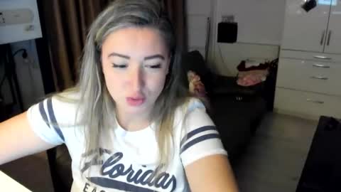 Snapshot of jamielane chatting on 12-02-25, 09:54 jamielanecb online show from 12-02-25, 09:54