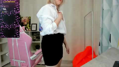 Snapshot of jane_broks chatting on 01-08-25, 12:49 jane_broks online show from 01-08-25, 12:49