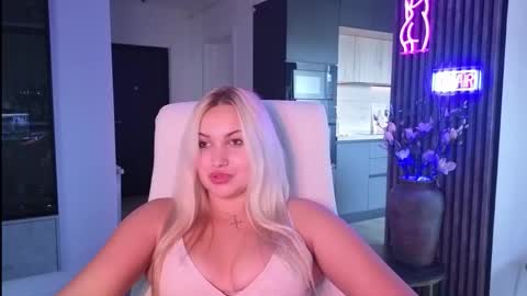 Snapshot of janemiss chatting on 10-22-25, 02:06 Jane online show from 10-22-25, 02:06