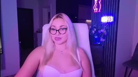 Snapshot of janemiss chatting on 10-31-25, 09:27 Jane online show from 10-31-25, 09:27