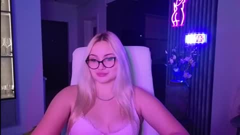 Snapshot of janemiss chatting on 11-04-25, 09:03 Jane online show from 11-04-25, 09:03