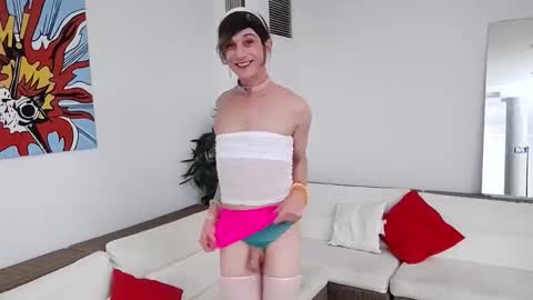 Snapshot of janetrans chatting on 11-28-25, 01:19 janetrans online show from 11-28-25, 01:19