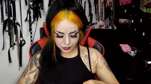 Snapshot of janna_ink chatting on 02-01-25, 12:18 online show from 02-01-25, 12:18