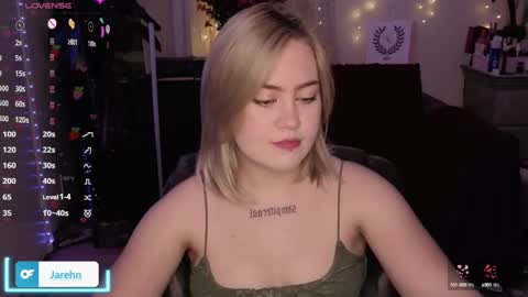 Snapshot of jarehn chatting on 09-15-25, 02:55 Jaren online show from 09-15-25, 02:55
