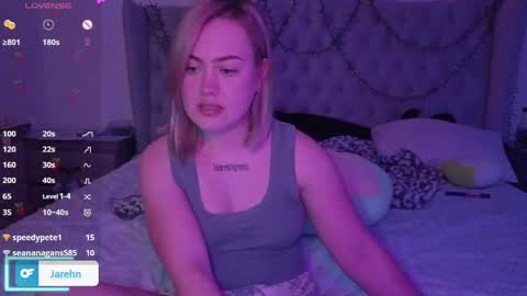 Snapshot of jarehn chatting on 09-16-25, 07:20 Jaren online show from 09-16-25, 07:20