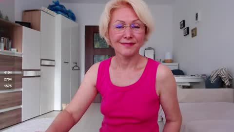 Snapshot of jasmin18v chatting on 05-09-26, 01:05 Jasmin room for people 40 online show from 05-09-26, 01:05