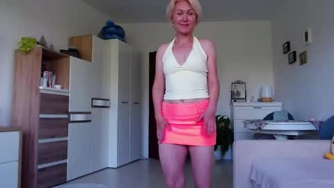 Snapshot of jasmin18v chatting on 05-29-26, 06:11 Jasmin room for people 40 online show from 05-29-26, 06:11
