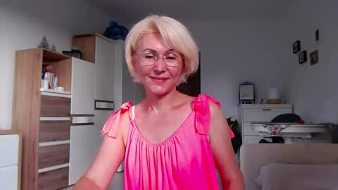 Snapshot of jasmin18v chatting on 06-04-26, 01:28 Jasmin room for people 40 online show from 06-04-26, 01:28