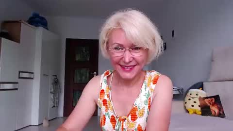 Snapshot of jasmin18v chatting on 06-11-26, 05:49 Jasmin room for people 40 online show from 06-11-26, 05:49