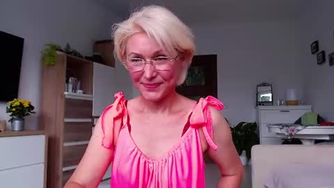 Snapshot of jasmin18v chatting on 06-12-26, 05:50 Jasmin room for people 40 online show from 06-12-26, 05:50