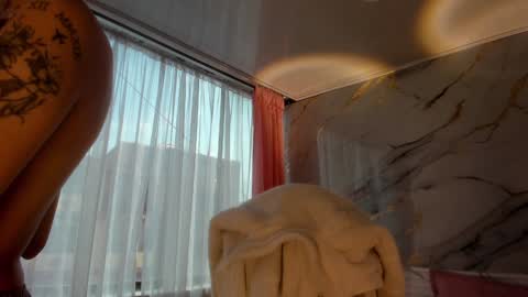 Snapshot of jasmine_hyper_1 chatting on 12-24-24, 01:50 Jas online show from 12-24-24, 01:50