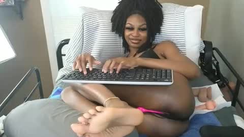 Snapshot of jasminelinley chatting on 09-19-25, 02:18 Jasmine Linley online show from 09-19-25, 02:18