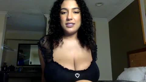 Snapshot of jasminexmarie chatting on 01-14-25, 04:04 Jasmine Marie online show from 01-14-25, 04:04