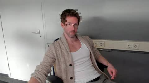 Snapshot of jasonberg29 chatting on 03-05-25, 12:55 Jason online show from 03-05-25, 12:55