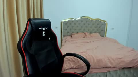 Snapshot of javicute4u chatting on 05-07-26, 11:54 Javi online show from 05-07-26, 11:54