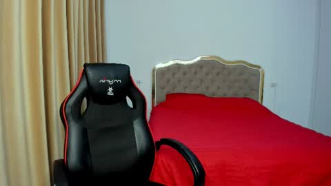 Snapshot of javicute4u chatting on 07-15-26, 06:57 Javi online show from 07-15-26, 06:57
