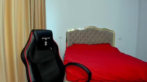 Snapshot of javicute4u chatting on 08-02-26, 01:42 Javi online show from 08-02-26, 01:42