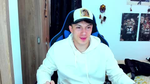 Javier online show from 12-16-24, 05:33