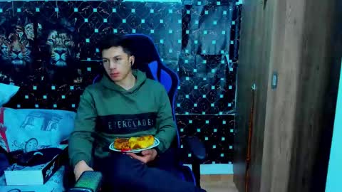 Javier online show from 12-17-25, 12:38