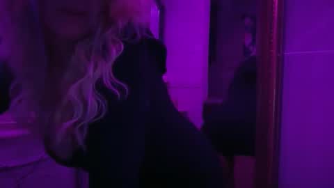 Snapshot of javlovesu chatting on 04-14-26, 12:22 JAV online show from 04-14-26, 12:22