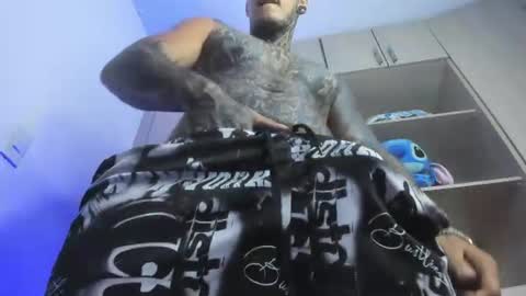Snapshot of jaxxon22cm chatting on 07-27-26, 08:05 Michael independient model online show from 07-27-26, 08:05