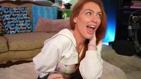 Snapshot of jaybeitsme chatting on 06-16-26, 06:49 JennyBlighe online show from 06-16-26, 06:49